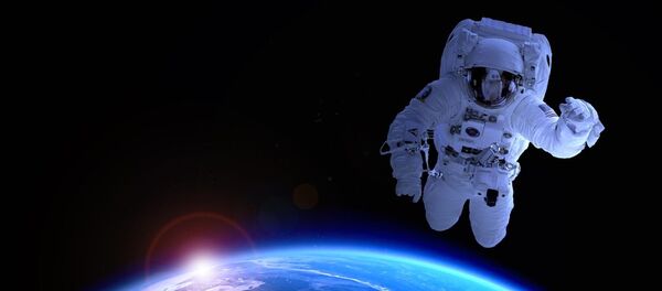 Космонавт НАСА на фоне планеты Земли - 俄罗斯卫星通讯社