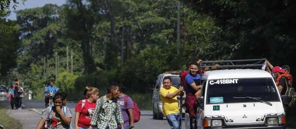 今年首批大篷车难民从洪都拉斯前往美国 - 俄罗斯卫星通讯社