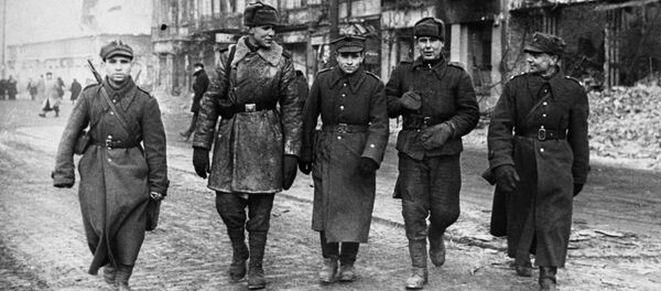 Солдаты Красной Армии и Войска Польского на улицах Варшавы Солдаты Красной Армии и Войска Польского на улицах Варшавы - 俄罗斯卫星通讯社