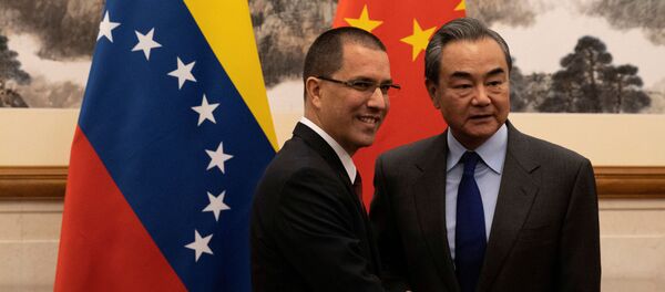 Глава МИД Венесуэлы Хорхе Арреасо и глава МИД КНР Ван И Глава МИД Венесуэлы Хорхе Арреасо и глава МИД КНР Ван И - 俄羅斯衛星通訊社