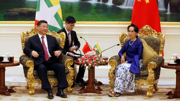 Председатель КНР Си Цзиньпин и государственный советник Мьянмы Аун Сан Су Чжи - 俄罗斯卫星通讯社