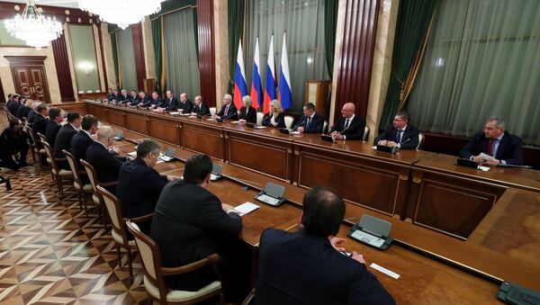 Президент РФ В. Путин провел встречу с новым правительством РФ - 俄罗斯卫星通讯社