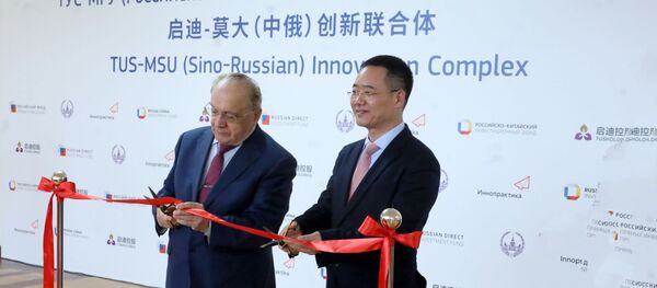 ректор МГУ Виктор Садовничий  и председатель правления Tus-Holdings  Ван Цзиу   啓迪控股   董事長 王濟武 - 俄羅斯衛星通訊社