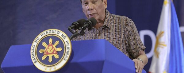 Президент Филиппин Родриго Дутерте выступает на мероприятии по раздаче пособий бывшим повстанцам - 俄罗斯卫星通讯社