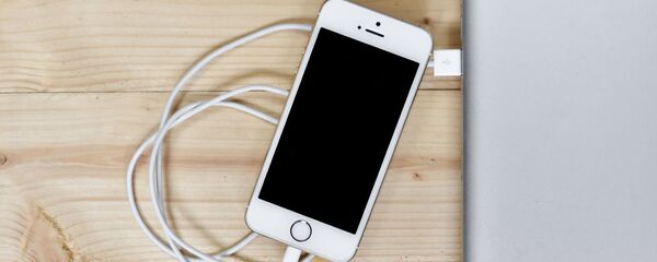 Смартфон Apple на зарядке Смартфон Apple на зарядке - 俄羅斯衛星通訊社