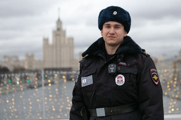 佩戴肩章的导游:莫斯科旅游警察帮您解决燃眉之急 (图片,视频) 佩戴肩章的导游:莫斯科旅游警察帮您解决燃眉之急 (图片,视频) - 俄罗斯卫星通讯社