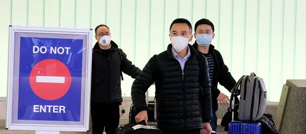 Пассажиры прибывают в Международный аэропорт Лос-Анджелеса из Шанхая - 俄羅斯衛星通訊社