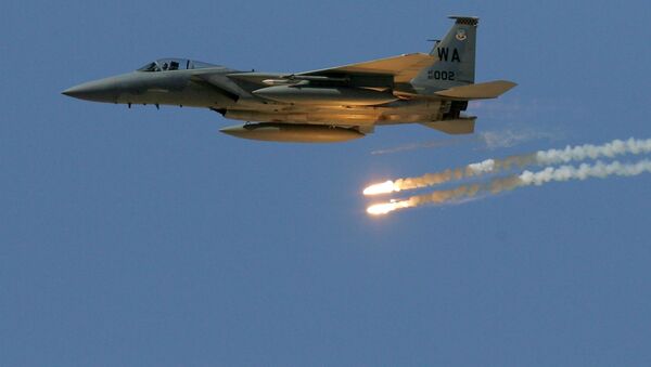 F-15 Eagle во время демонстрации огневой мощи ВВС США на полигоне для испытаний и подготовки в Неваде - 俄罗斯卫星通讯社