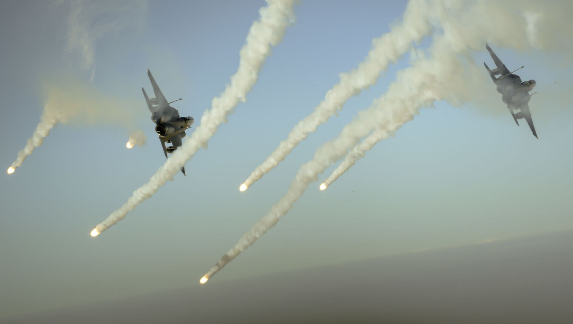 Самолеты сил коалиции F-15E во время операции Непоколебимая решимость - 俄罗斯卫星通讯社, 1920, 06.04.2021