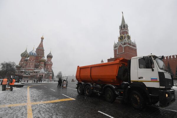Снегоуборочная техника на Красной площади в Москве - 俄罗斯卫星通讯社