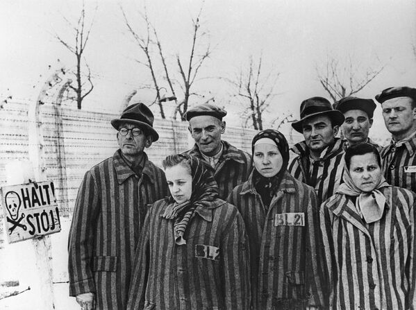 蘇聯軍隊解放前奧斯維辛集中營的囚犯。 - 俄羅斯衛星通訊社