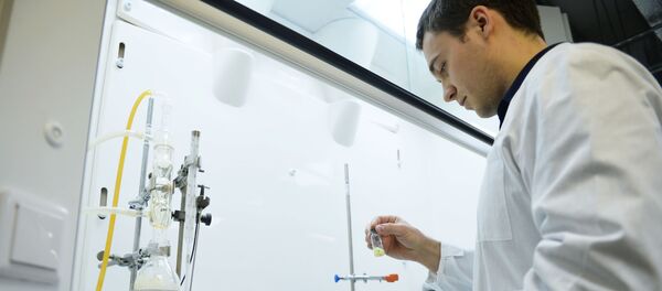 Ученые Уральского федерального университета предложили использовать разработанный в вузе препарат Триазавирин для борьбы с коронавирусом в Китае - 俄罗斯卫星通讯社