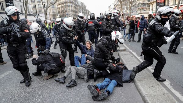 акция протеста в Париже  - 俄羅斯衛星通訊社