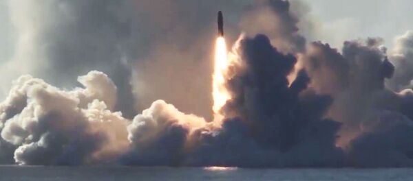 Запуск ракеты Булава по полигону Кура с подводного крейсера Юрий Долгорукий в Белом море - 俄罗斯卫星通讯社