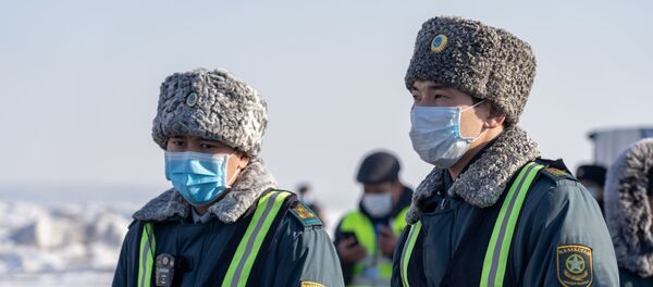 Сотрудники пограничных войск Казахстана на территории аэропорта Алматы. Сотрудники пограничных войск Казахстана на территории аэропорта Алматы. - 俄罗斯卫星通讯社