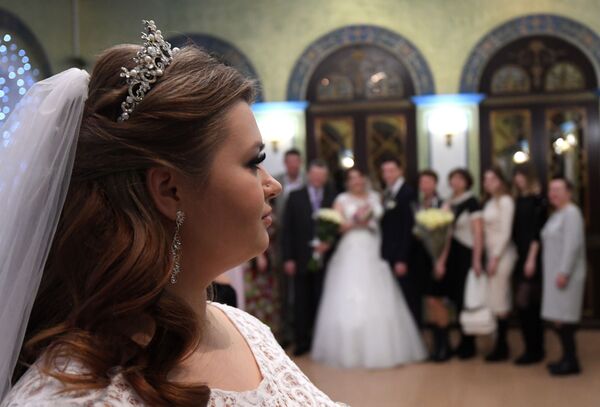 摄影师镜头下的新娘
 - 俄罗斯卫星通讯社