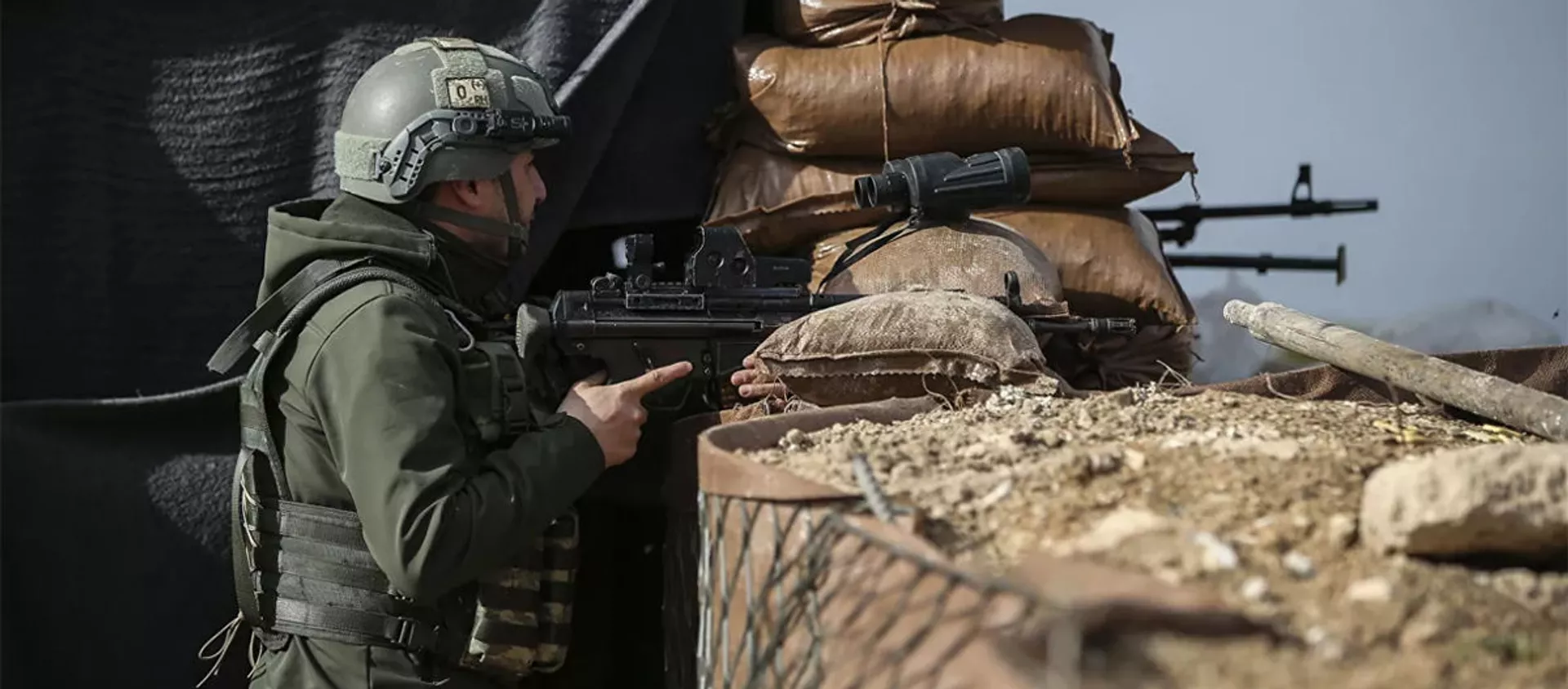 Военнослужащий турецкой армии на боевой позиции в Африне, Сирия.  - 俄羅斯衛星通訊社, 1920, 02.02.2021