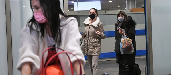 Российские пассажиры в терминале F аэропорта Шереметьево. - 俄羅斯衛星通訊社