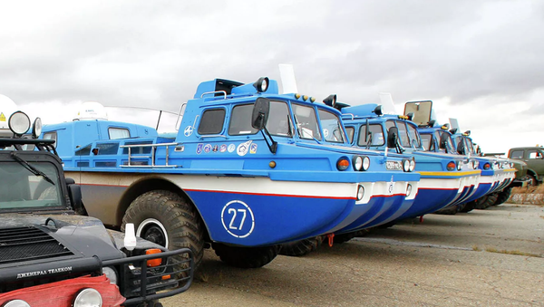 俄出动两栖搜救车迎接“联盟MS-13”号飞船乘组 - 俄罗斯卫星通讯社