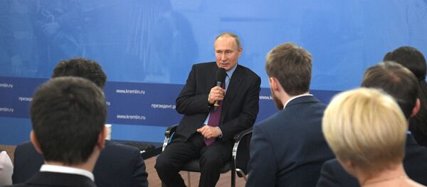 Рабочая поездка президента РФ В. Путина в Череповец - 俄羅斯衛星通訊社