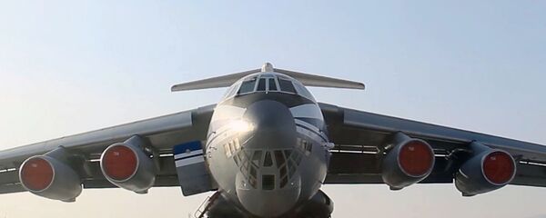Военно-транспортный самолет ВКС России Ил-76 МД совершает вылет из международного аэропорта Байкал в Улан-Удэ в Китай для эвакуации российских граждан - 俄罗斯卫星通讯社