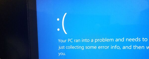 Синий экран смерти на дисплее компьютере - 俄罗斯卫星通讯社