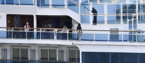 Люди на круизном лайнере Diamond Princess  - 俄罗斯卫星通讯社