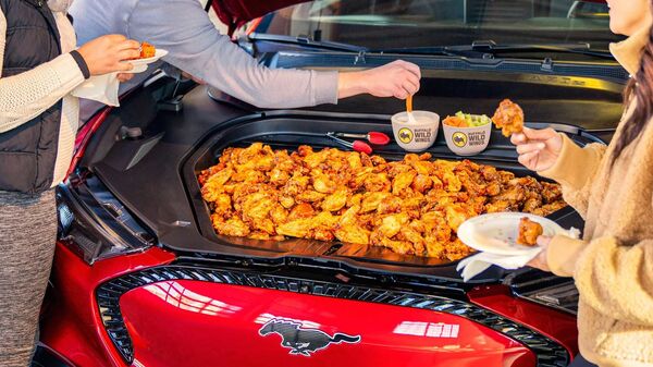 福特“野马”跨界车前备箱可用作冰箱 - 俄罗斯卫星通讯社