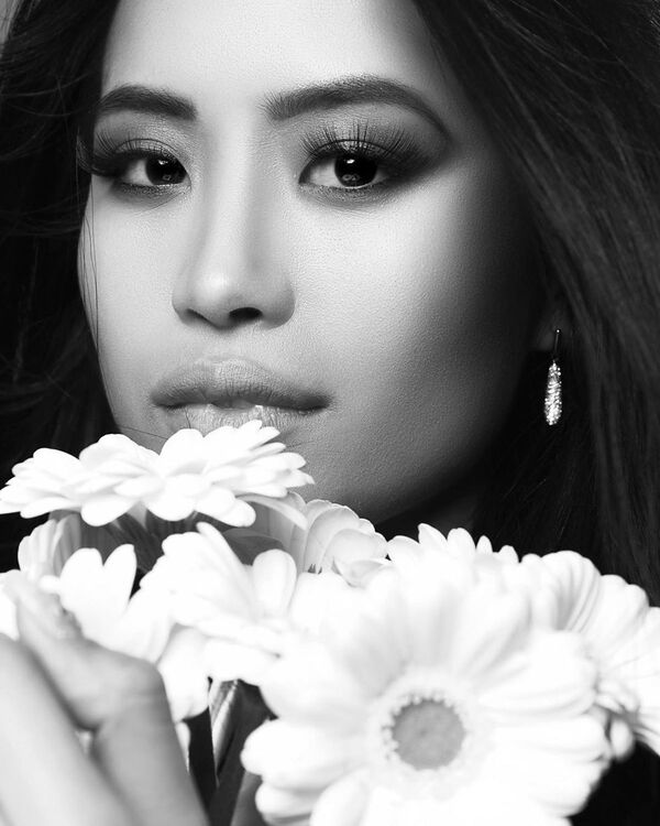 國際超模安吉麗娜的隱藏技能：開飛機 （圖片） - 俄羅斯衛星通訊社