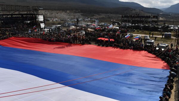 Гигантский флаг России на горе Гасфорта в Севастополе. - 俄罗斯卫星通讯社