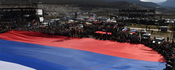 Гигантский флаг России на горе Гасфорта в Севастополе. Гигантский флаг России на горе Гасфорта в Севастополе. - 俄羅斯衛星通訊社