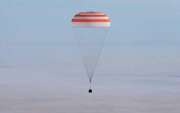 搭载三名宇航员的“联盟MS-13”返回舱在哈萨克斯坦着陆 - 俄罗斯卫星通讯社
