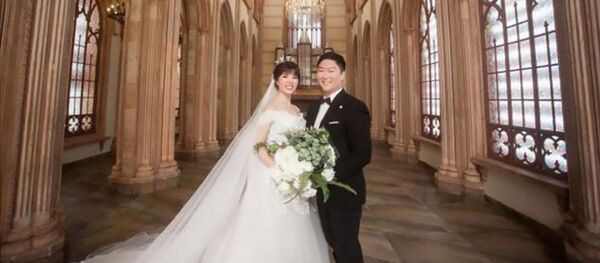 一对情侣因冠状病毒的缘故举行视频婚礼 - 俄罗斯卫星通讯社