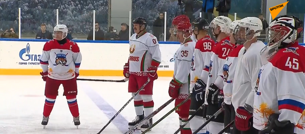 Путин и Лукашенко сыграли в хоккей в Сочи Путин и Лукашенко сыграли в хоккей в Сочи - 俄羅斯衛星通訊社