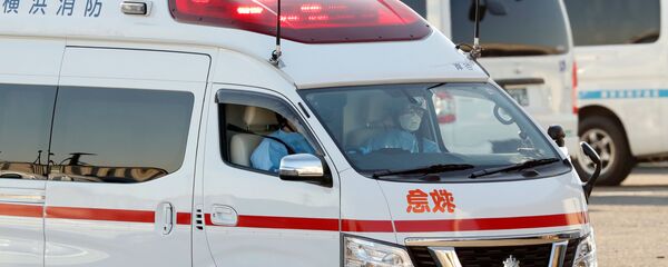 Машина скорой помощи около круизного лайнера Diamond Princess. Япония - 俄罗斯卫星通讯社