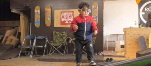 看3歲滑板神童如何碾壓眾人 - 俄羅斯衛星通訊社