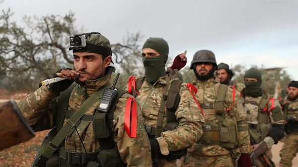 Военные, поддерживаемые Турцией в деревне Каминас в 6 километрах к юго-востоку от города Идлиб на северо-западе Сирии. 10 февраля 2020   - 俄羅斯衛星通訊社