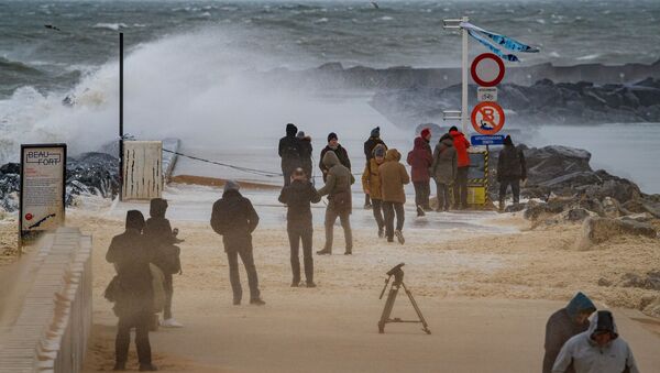 Сильные волны после прохождения шторма Сиара на бельгийском побережье  - 俄羅斯衛星通訊社
