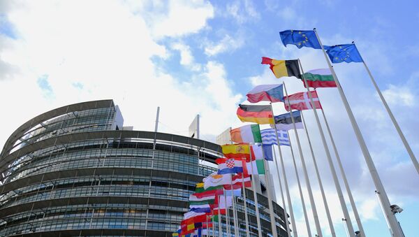 Флаги стран Евросоюза перед главным зданием Совета Европы в Страсбурге.  - 俄罗斯卫星通讯社