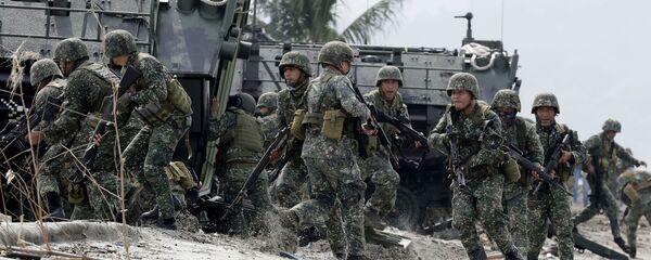 Филиппинские морские пехотинцы во время военных учений - 俄羅斯衛星通訊社