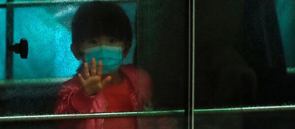 Ребенок в медицинской маске - 俄羅斯衛星通訊社