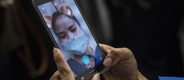 专家:谁会通过手机镜头监视你 专家:谁会通过手机镜头监视你 - 俄罗斯卫星通讯社