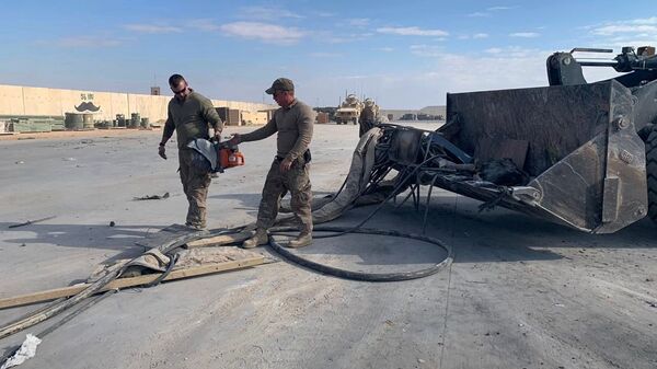 Американские военные чистят военную базу Эйн-аль-Асад после обстрела в Ираке - 俄罗斯卫星通讯社