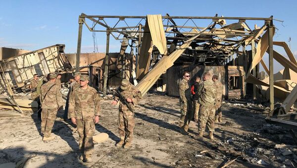 Американские военные на месте обстрела военной базы США Эйн-аль-Асад в Ираке - 俄罗斯卫星通讯社