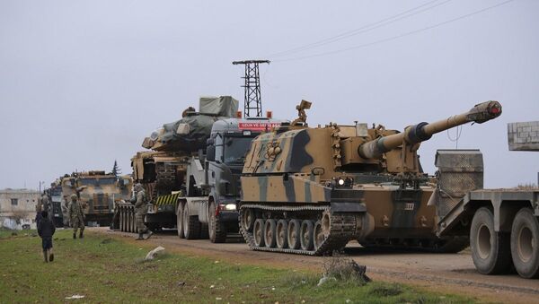 Turkish military convoy is seen near the town of Idlib, Syria, Wednesday, Feb. 12, 2020. T - 俄罗斯卫星通讯社