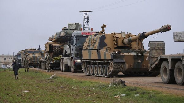 Turkish military convoy is seen near the town of Idlib, Syria, Wednesday, Feb. 12, 2020. T - 俄罗斯卫星通讯社