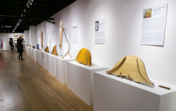 在俄罗斯首次举办的俄罗斯古斯里琴和中国古琴博物馆展览会上，摆出了20多个独一无二的展品 - 俄罗斯卫星通讯社