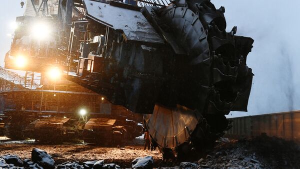 Карьерный роторный экскаватор ЭРП-2500 добывает уголь на Бородинском угольном разрезе - 俄罗斯卫星通讯社