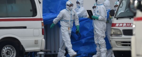 Японские врачи в защитных костюмах - 俄羅斯衛星通訊社