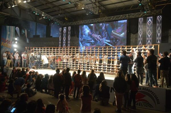 阿根廷造出了比“自由女神”像還長的香腸（圖片） - 俄羅斯衛星通訊社